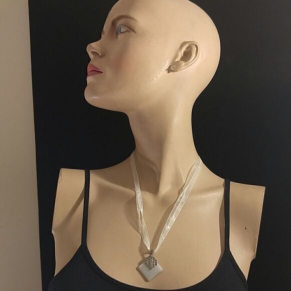 LADIES CATEYE PENDANT NECKLACE ON RIBBON - Picture 1 of 3